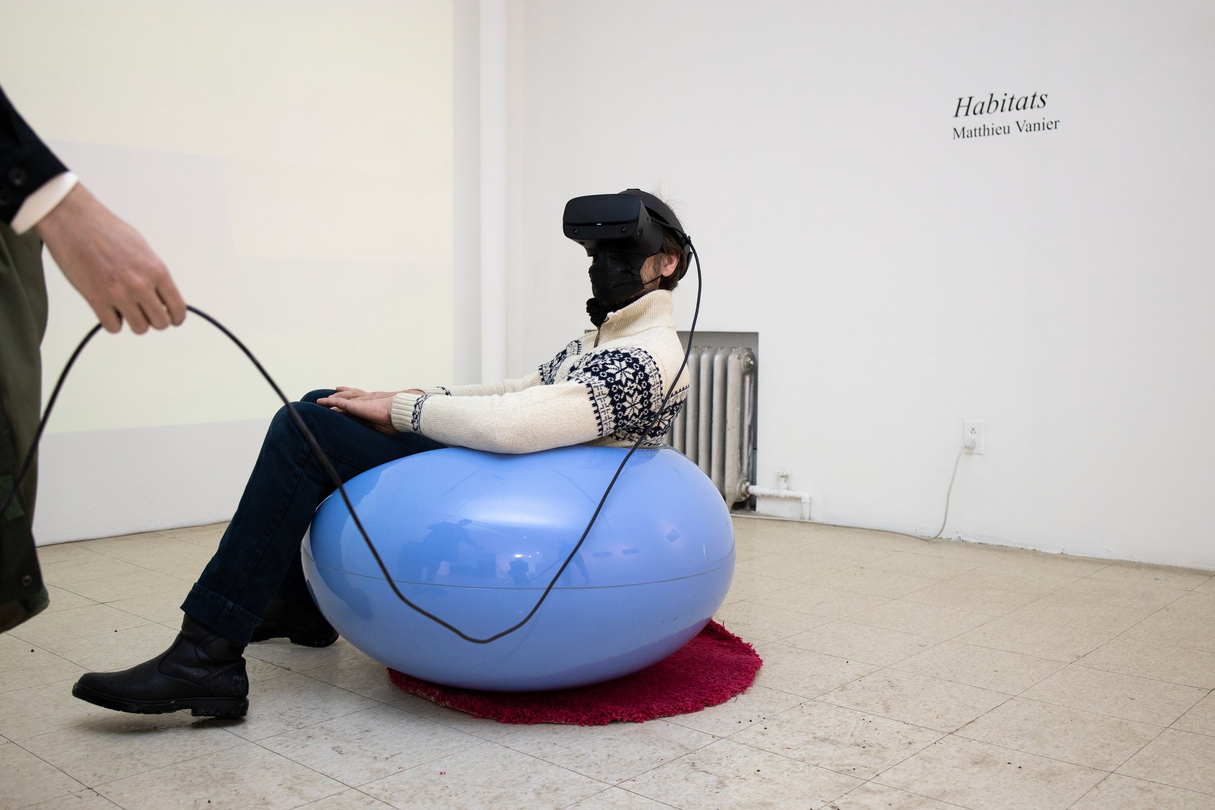 Habitats — visitor experiencing VR at Art Mûr